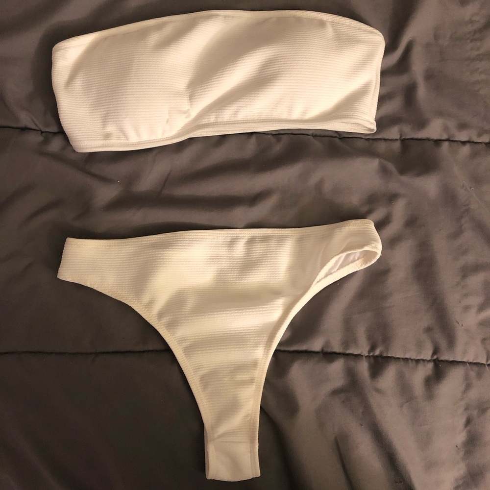 Off white bikini set